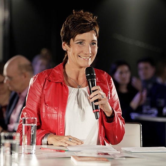 Angela Elis moderiert eine Zukunftsnacht-Veranstaltung