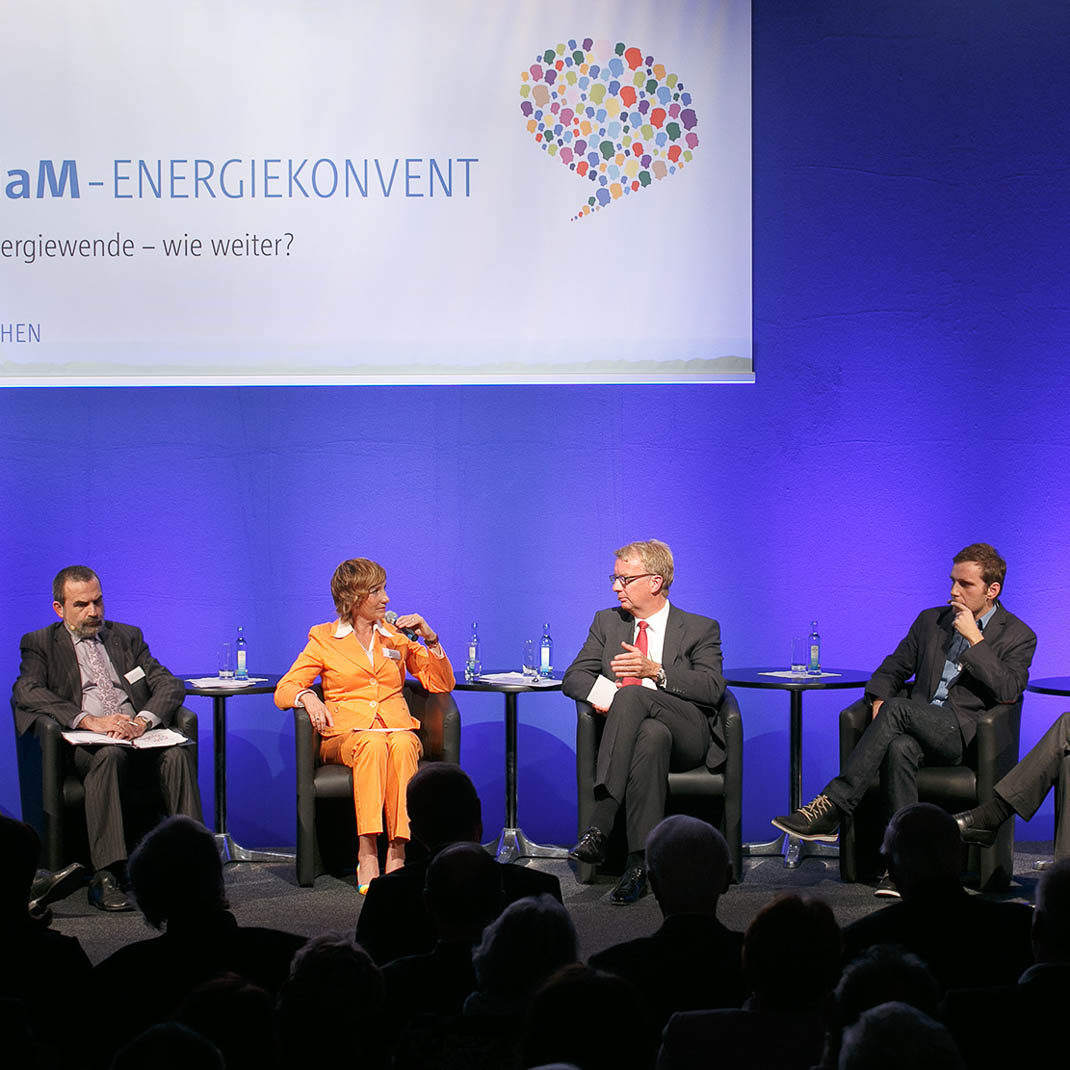 Angela Elis moderiert den EnviaM-Energiekonvent